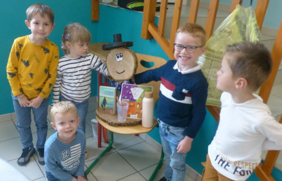 image de groupe enfants sensibilisés au gaspillage